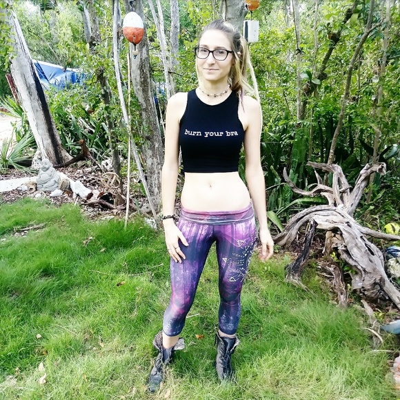 ✌-SOLD OUT- Burn Your Bra Yoga Crop Top✌ - Picture 4 of 6